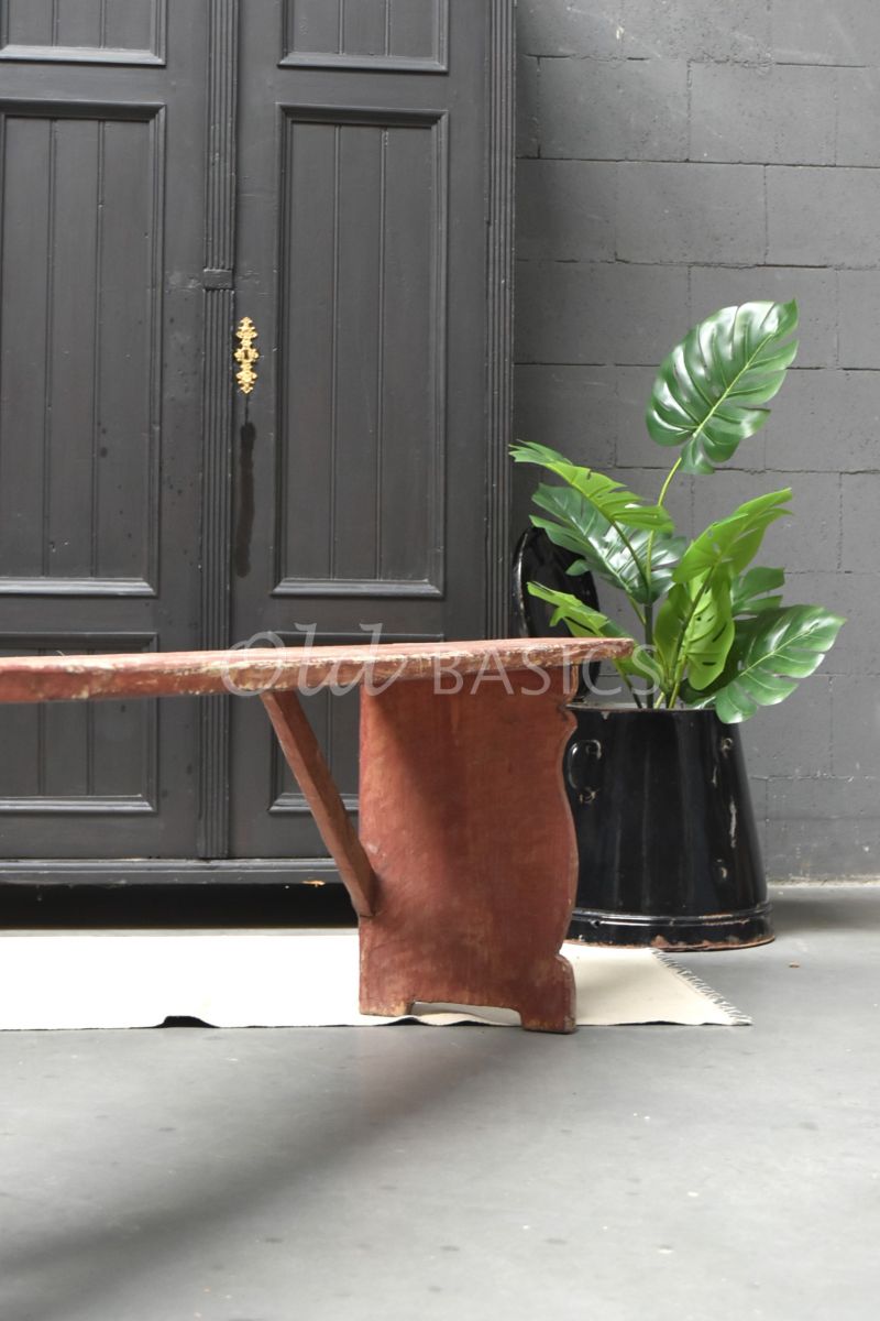 Detail van Houten bank, terra, materiaal hout